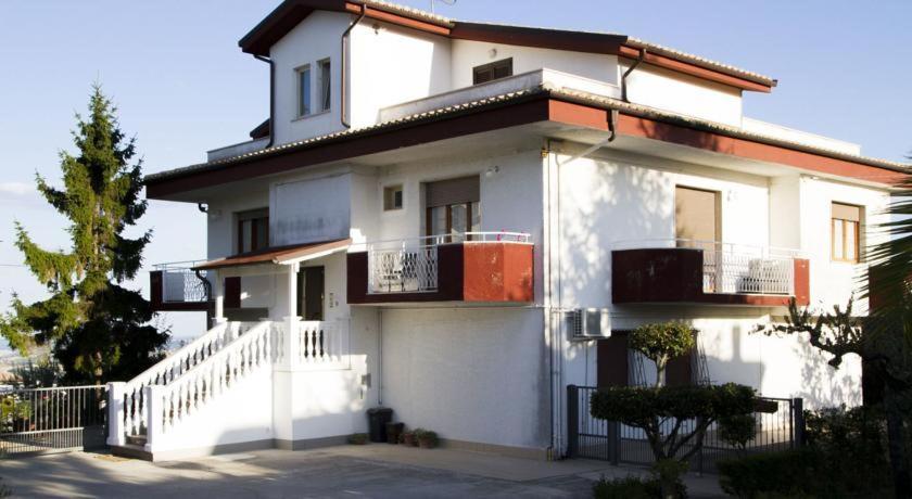A Casa Di Gio' Bed & Breakfast Atri Bagian luar foto